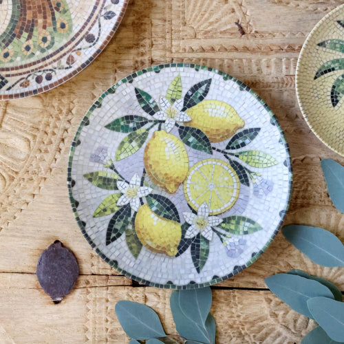 Assiette en grès mosaïque avec citrons