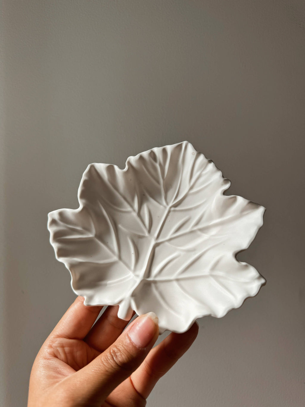 Plateau vide poche feuille d’érable fait main - Chocolat