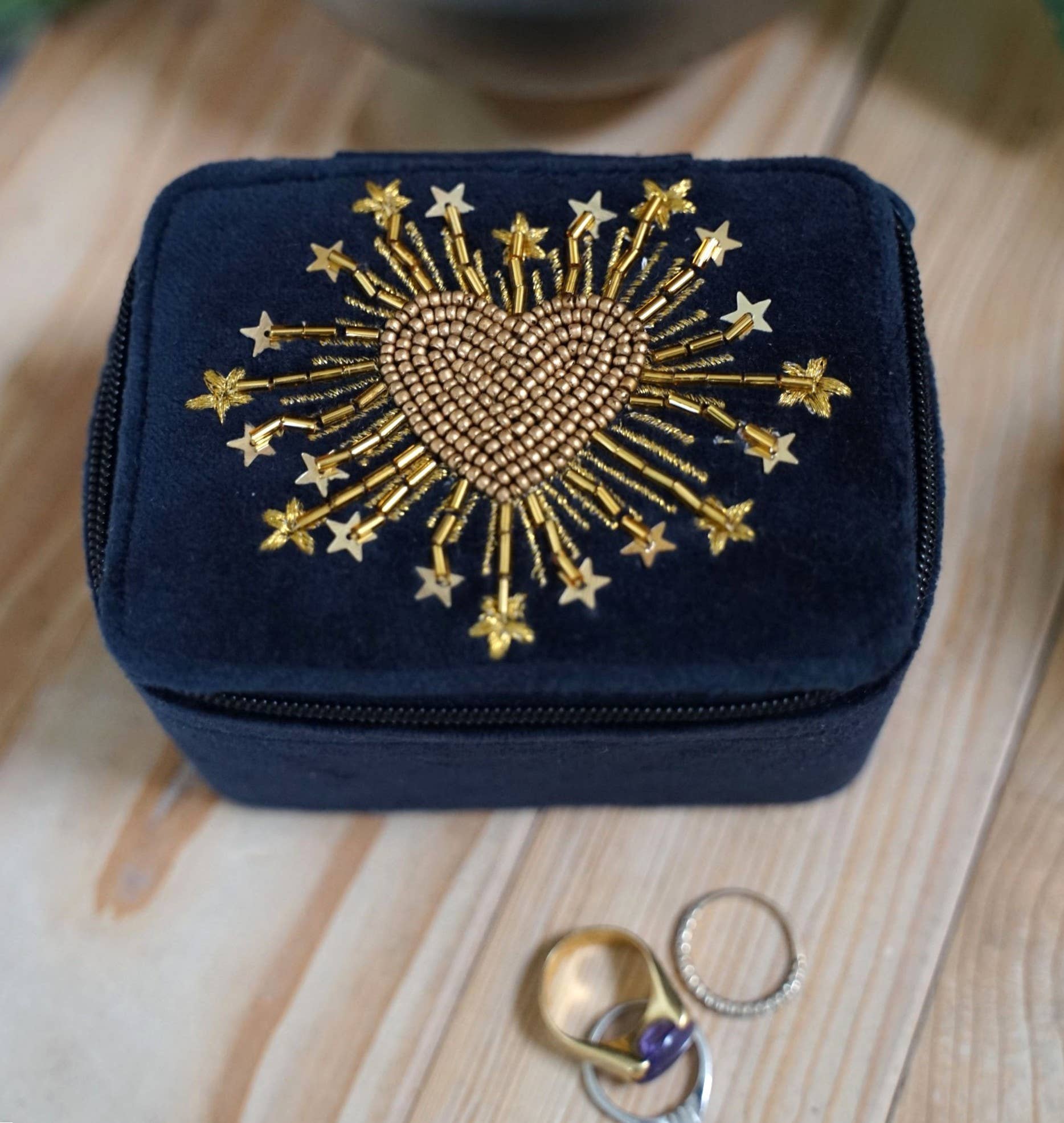 Boîte velours brodée perles Coeur radieux,bleu nuit