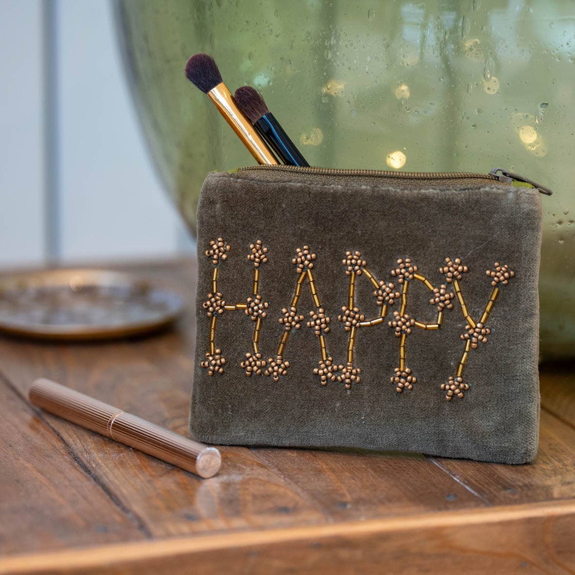 Petite pochette velours brodée HAPPY perles de laiton, kaki